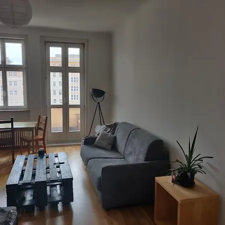 Zwei Charmante Mit Wohnbereich In Zentraler Berliner * ברלין