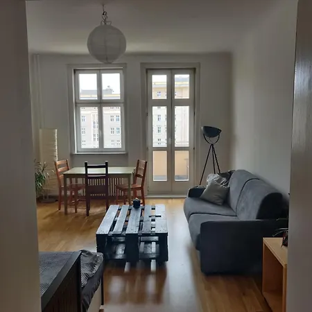 Zwei Charmante Mit Wohnbereich In Zentraler Berliner Berlijn
