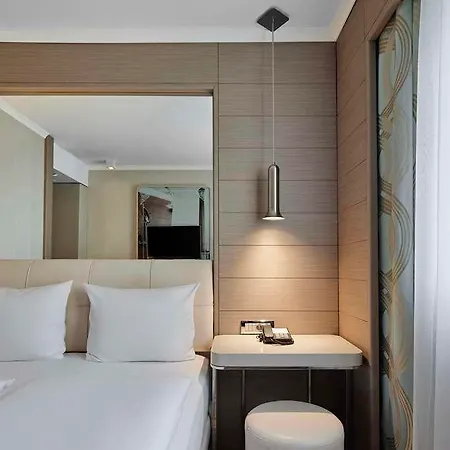 Titanic Comfort Mitte Отель Берлин