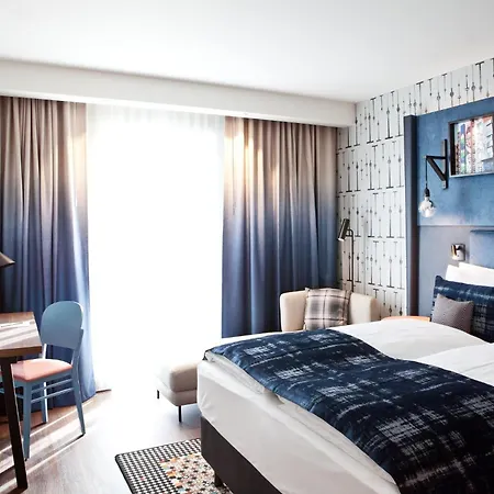 Indigo - East Side Gallery, An Ihg