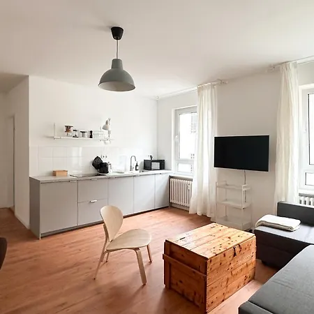Nook Design-apartments Mit Kueche, Duschbad, Neben U-bahn Station Aber Ruhig Gelegen Apartment