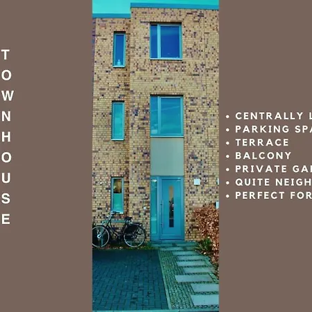 Dom wakacyjny Townhouse With Garden, Terrace & Balcony *