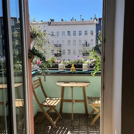 Enjoy Prenzlauer Berg At Its Best - Bright, Spacious, Ideally Located On 60M2 For 2 People Apartment Berlin