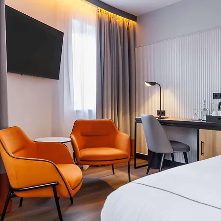 Radisson Red Kudamm Hotel 4*