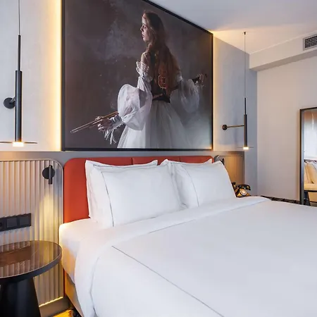 Radisson Red Kudamm Szálloda 4*
