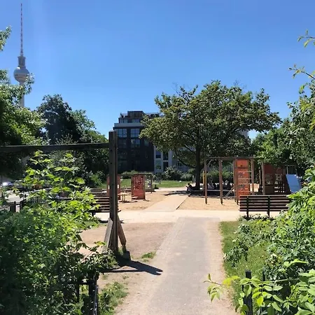 Berliner Altbaubauwohnung In Mitte