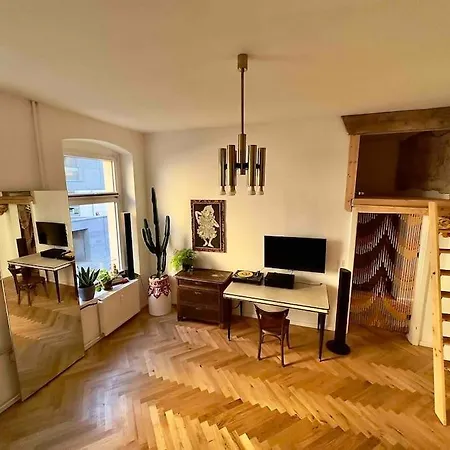 Berliner Altbaubauwohnung In Mitte * Berlín