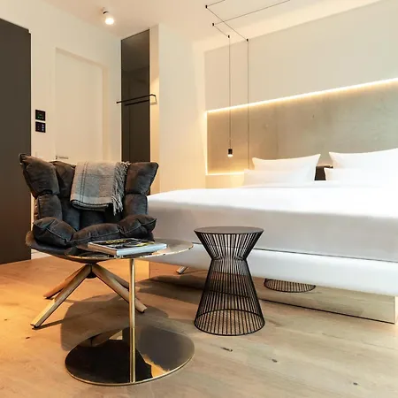 Kpm & Residences מלון 5*