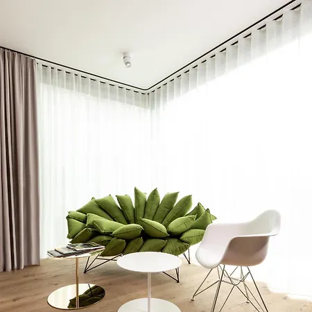 Kpm & Residences מלון