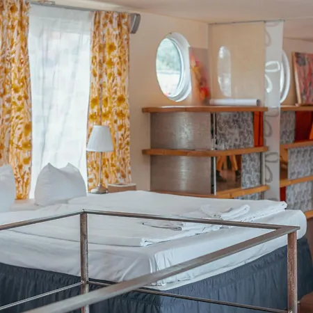 Shipotel-berlin Gmbh, Shipotel Eastern & Shipotel Western 2* Berlín