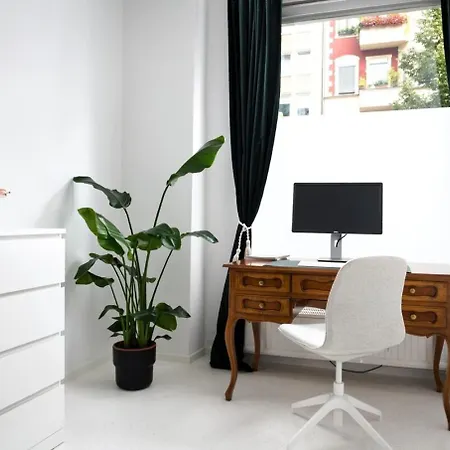 Apartment With Fireplace Near Underground *