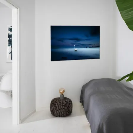Apartment With Fireplace Near Underground