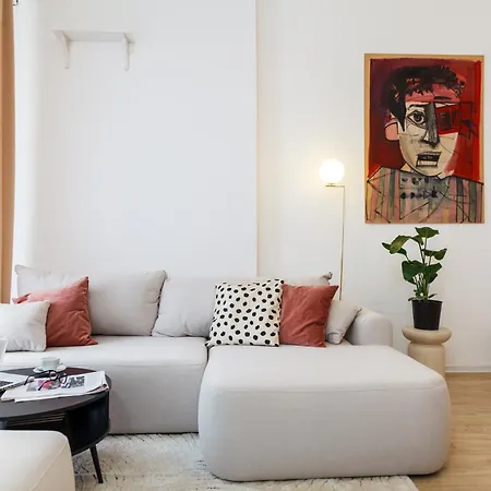 Apartment Oomph 3br With Light Tones And Artwork Berlin