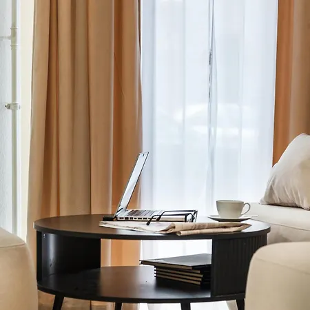 Apartment Oomph 3br With Light Tones And Artwork