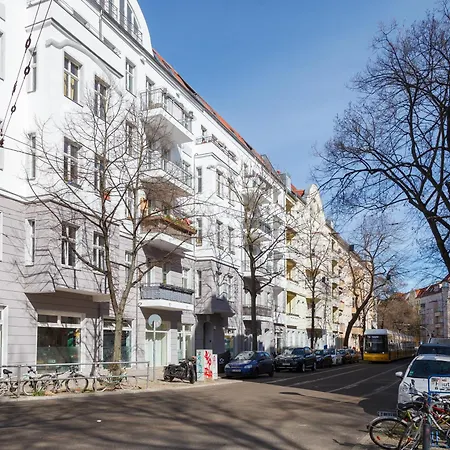 Apartment Oomph 3br With Light Tones And Artwork Berlin