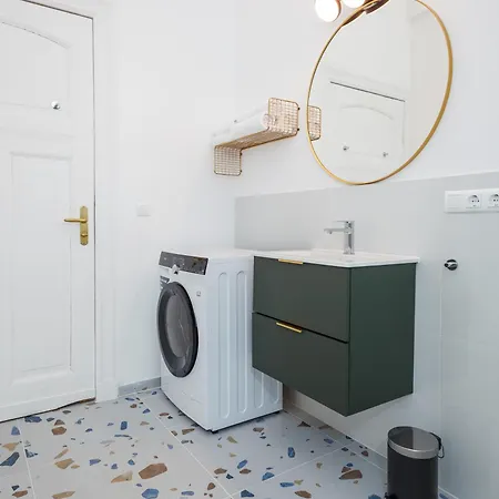 Apartment Oomph 3br With Light Tones And Artwork Berlin