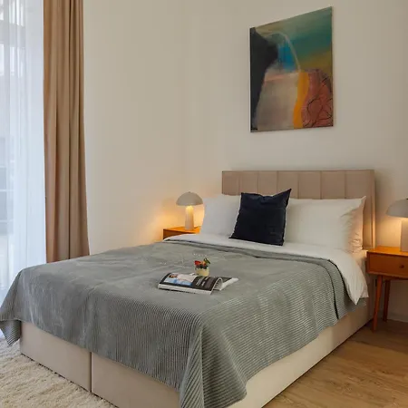 Apartment Oomph 3br With Light Tones And Artwork