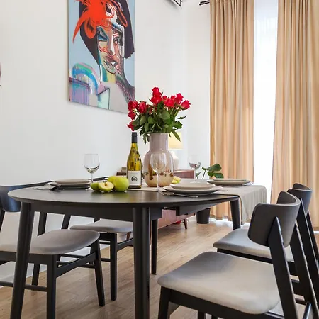 Apartment Oomph 3br With Light Tones And Artwork Berlin