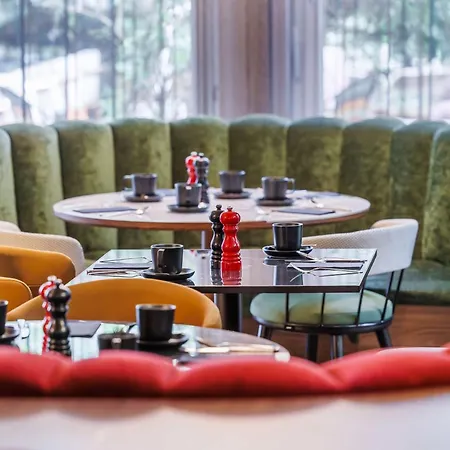 Radisson Red Kudamm Szálloda 4*