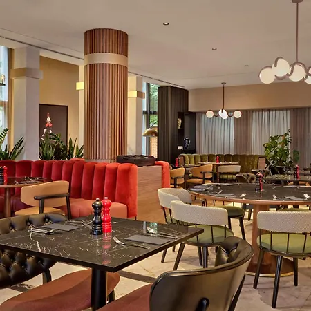 Radisson Red Kudamm Szálloda 4*