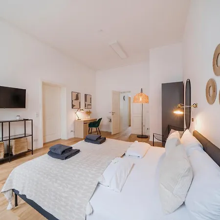 Apartamento Homely - Chic Flat, View, Subway, Cafe, River