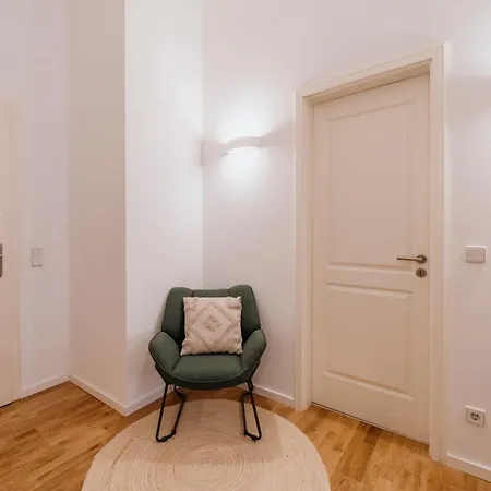 Apartamento Homely - Chic Flat, View, Subway, Cafe, River *