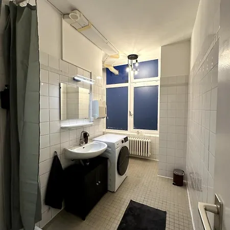 Classic Black In Vibrant Area 6 * Berlijn