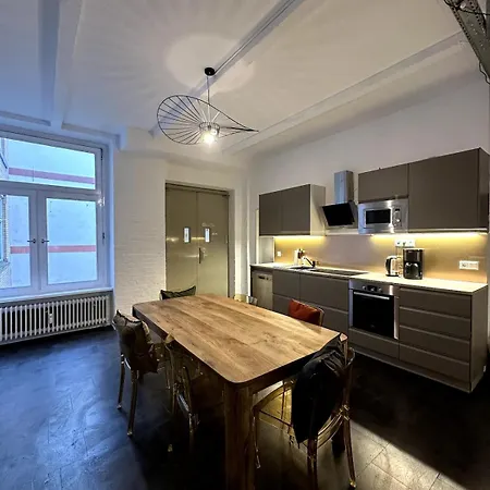 Appartement Classic Black In Vibrant Area 6 *