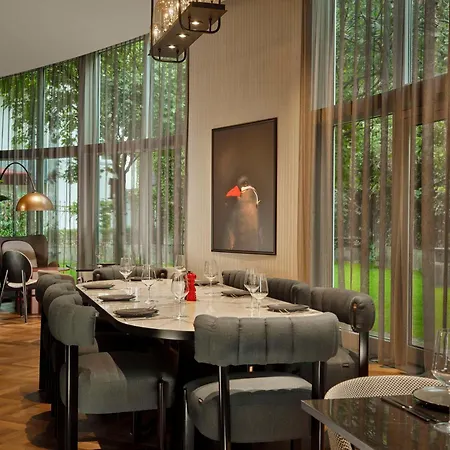 Radisson Red Kudamm Szálloda 4*