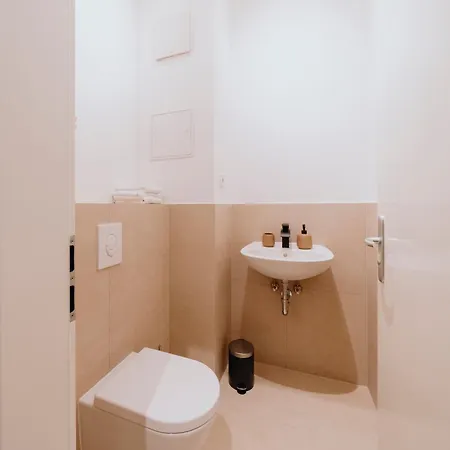 Spacious 2-bedroom In The Heart Of Friedrichshain * Berlijn