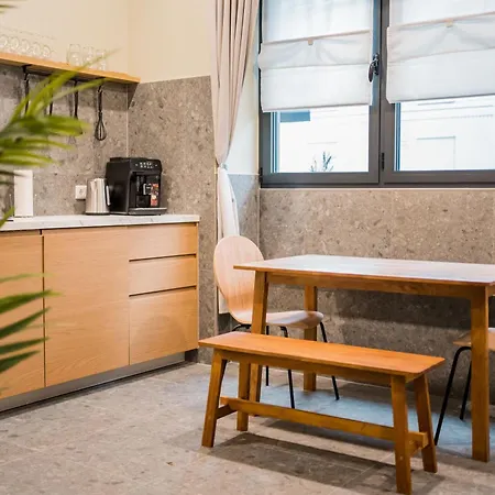 Modern Living In Friedrichshain ברלין