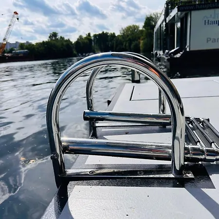 Hausboot Tegel Botel Berlin