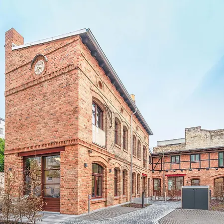 Mitte Loft On 2floors, 150 Qaudratmeter, 2brs, 2bathrooms, Living Room, Dinning Up To 8 Ppl *