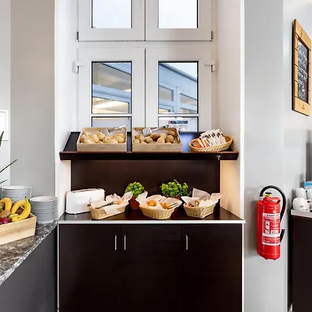 Garner - Checkpoint Charlie By Ihg Berlin