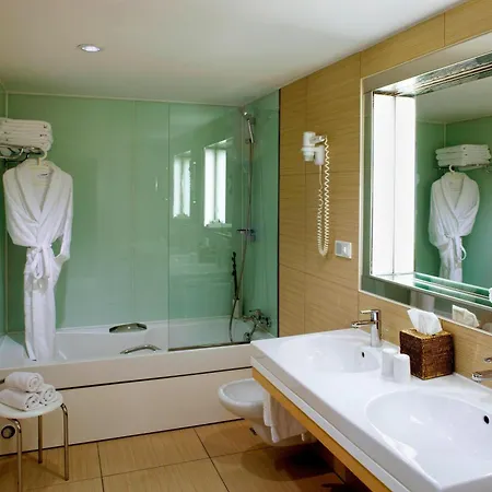 Sheraton Grand Esplanade Hotel 5*
