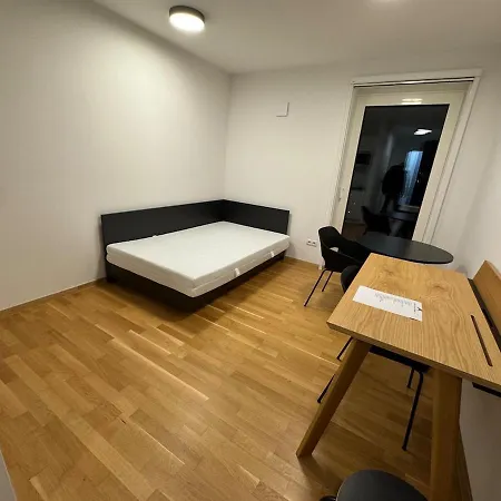 Innsbrucker Platz 3 * Berlin