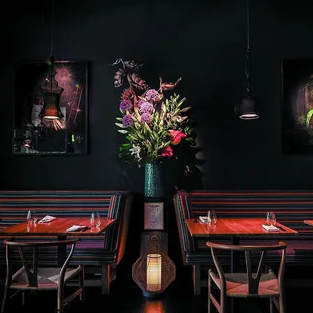 Oomph 3br With Light Tones And Artwork Berlin