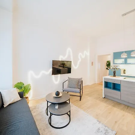 Homely - Luxurious, Spacious, Near Victory Column, River Berlín