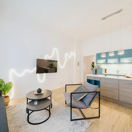 Apartamento Homely - Luxurious, Spacious, Near Victory Column, River *