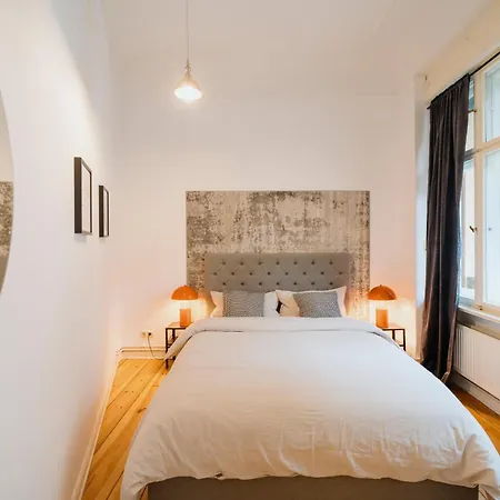Homely - Luxurious, Spacious, Near Victory Column, River Apartamento