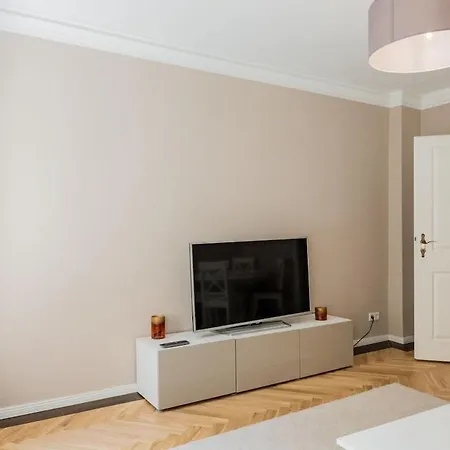 Moderne Fuer Junggebliebene In Kreuzberg-3l Berlin