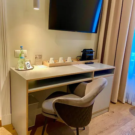 38 Hotel 3*