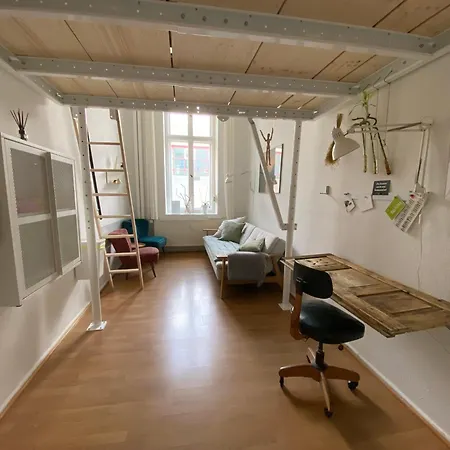 Kiez Hostel *