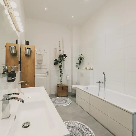 Apartment Altbau-loft Fuer 12 Personen Am Alexanderplatz