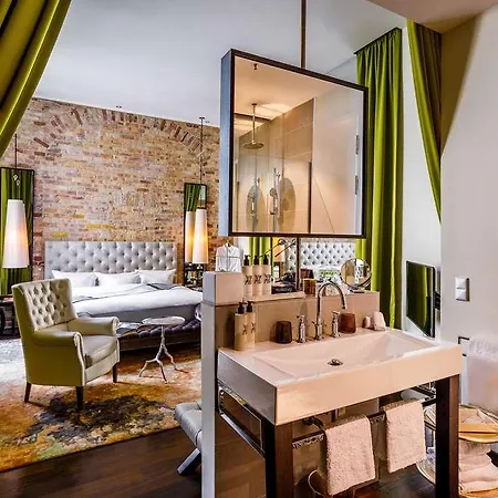 Zoo Hotel 5*