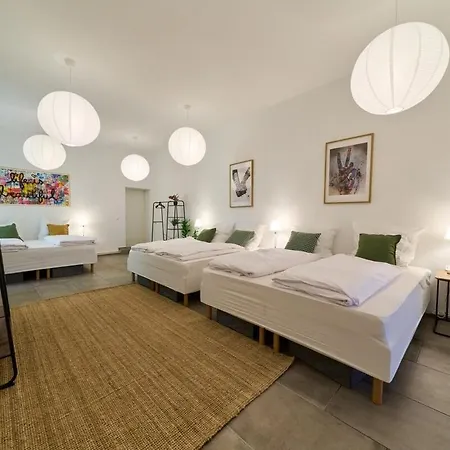 Yasmin Stilvolles Naehe Mauerpark Appartement