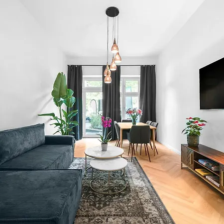 The Bornholmer - Stylish 2 Bedroom One Living Up To 8 Ppl Apartment *