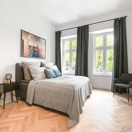 Apartment The Bornholmer - Stylish 2 Bedroom One Living Up To 8 Ppl *