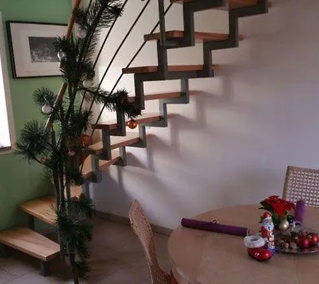 Moderne Maisonette Mit Terrasse