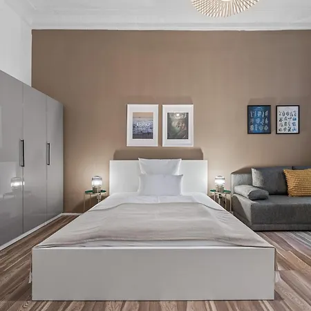 33 K Next To Alexanderplatz *